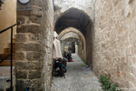 Rhodes - Le charme de ces petits passages entre les maisons