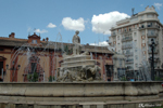 Séville - Fontaine sur La Place De Puerta De Jerez