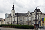 Le palais Jablonowski est un palais construit au XVIIIe siècle. Il faut un temps le siège de la Mairie de Varsovie. Aujourd'hui l'aile gauche accueille une banque