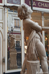 Jeux de miroirs au Passage Pommeraye. Les statues qui se font face ne sont pas les mêmes