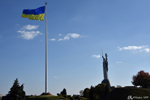 Statue of the Motherland with the Ukrainian flag