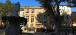 The town hall with the statue of Adam de Craponne in the foreground